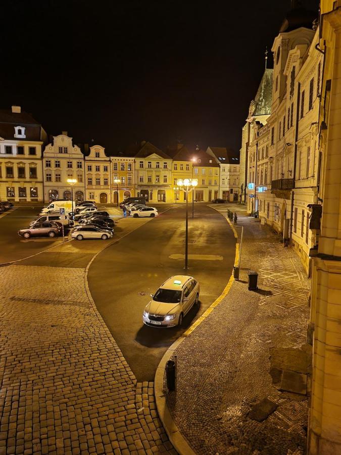 Luxusni Studio Na Velkem Namesti, Wi-Fi, Netflix Градец-Кралове Экстерьер фото